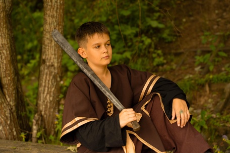 ИСКАТЕЛИ
Каменный страж